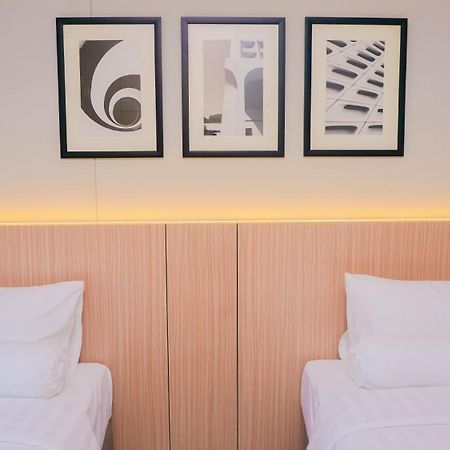 Front One King Hotel Tuban Tuban  Extérieur photo