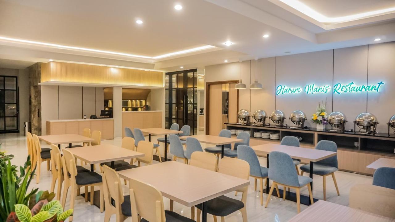 Front One King Hotel Tuban Tuban  Extérieur photo
