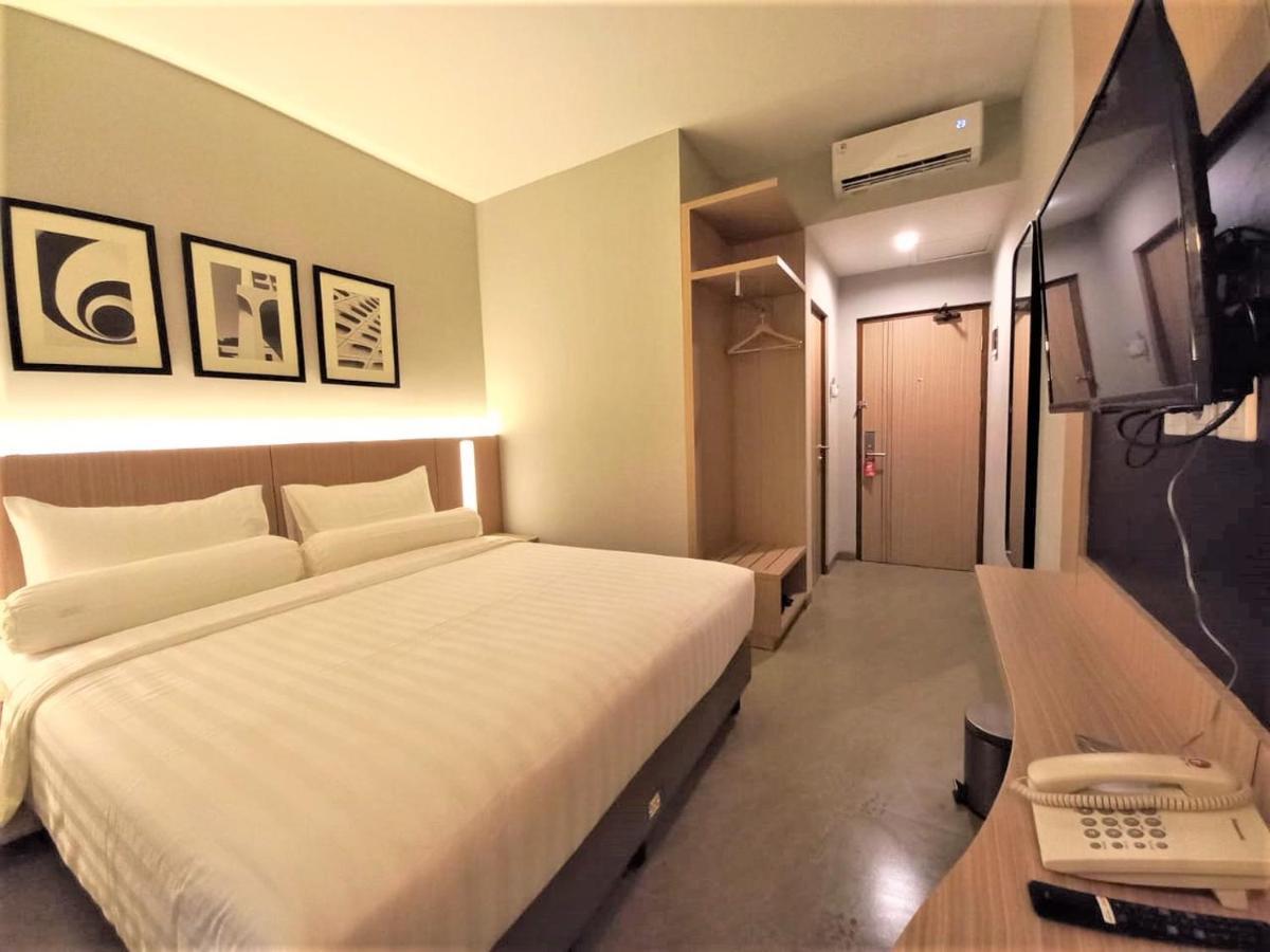 Front One King Hotel Tuban Tuban  Extérieur photo