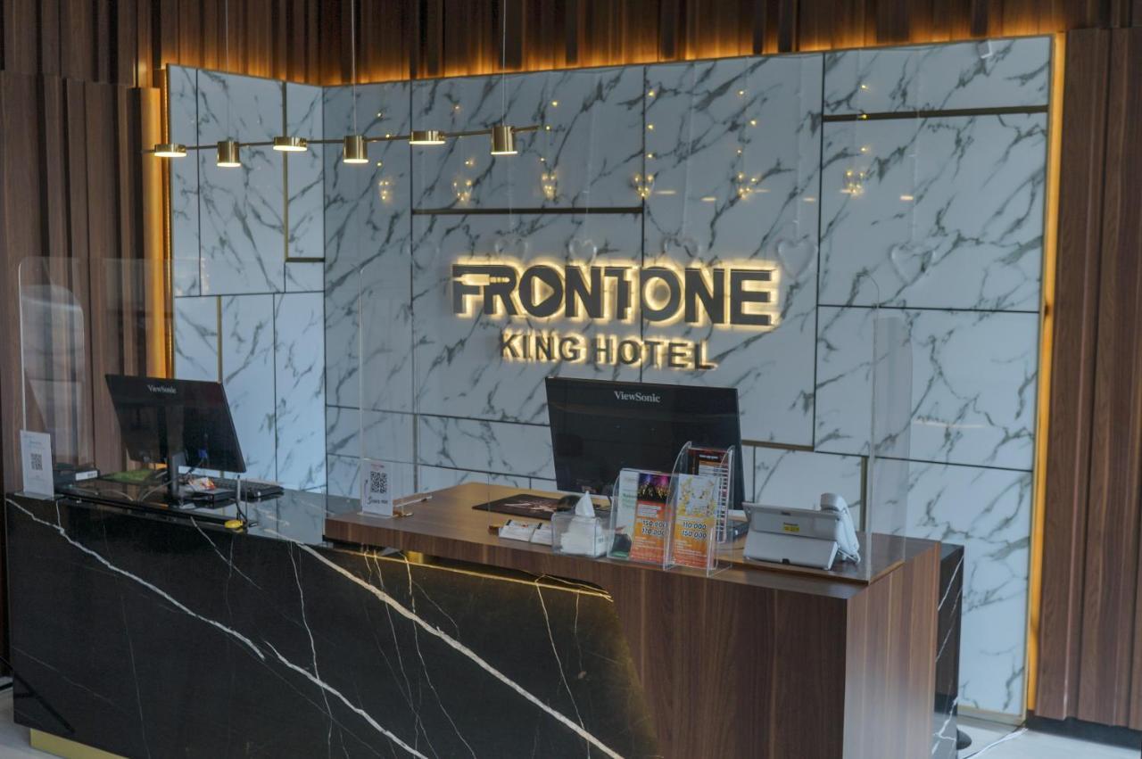 Front One King Hotel Tuban Tuban  Extérieur photo