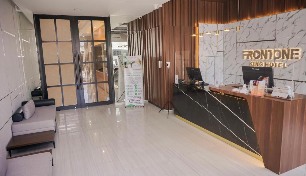 Front One King Hotel Tuban Tuban  Extérieur photo