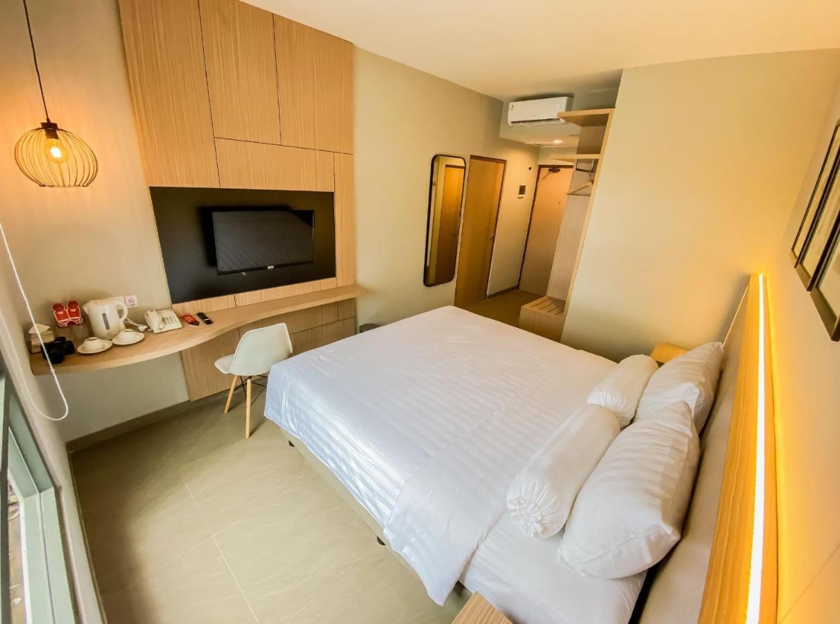 Front One King Hotel Tuban Tuban  Extérieur photo