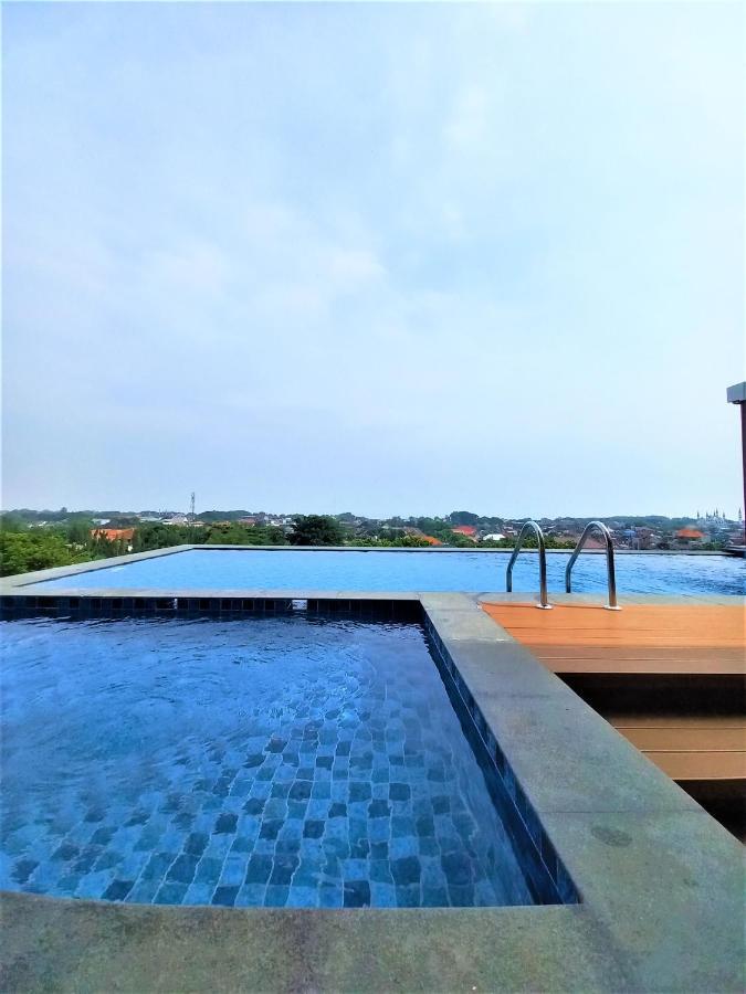 Front One King Hotel Tuban Tuban  Extérieur photo