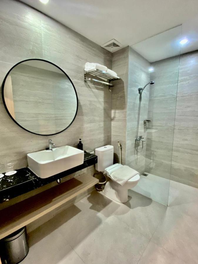 Front One King Hotel Tuban Tuban  Extérieur photo