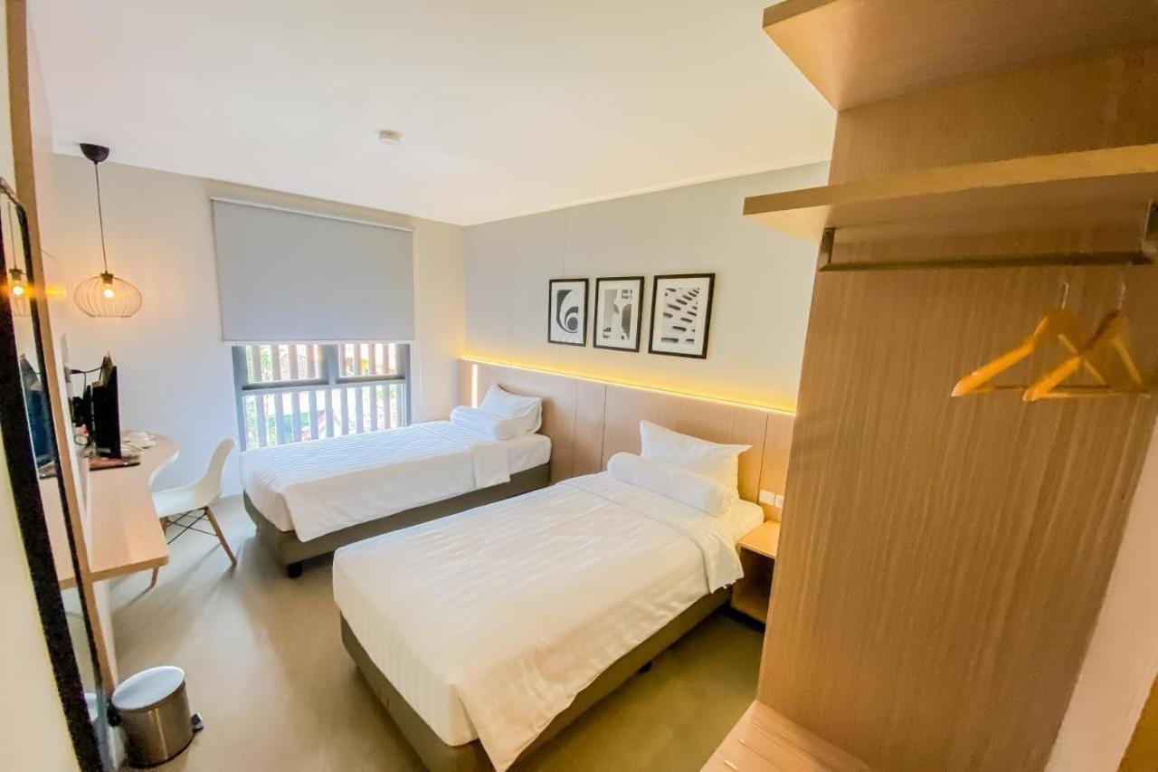 Front One King Hotel Tuban Tuban  Extérieur photo