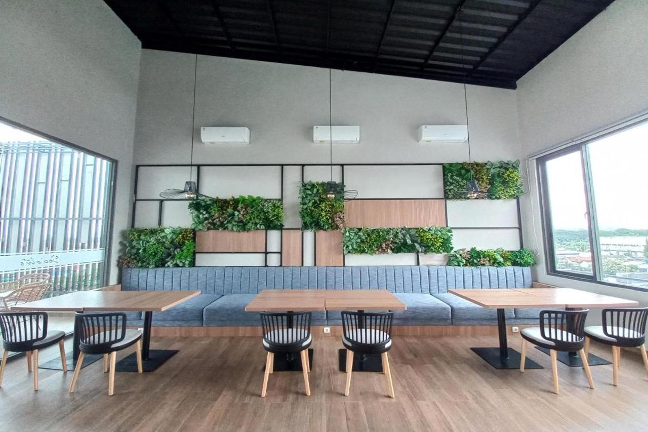 Front One King Hotel Tuban Tuban  Extérieur photo
