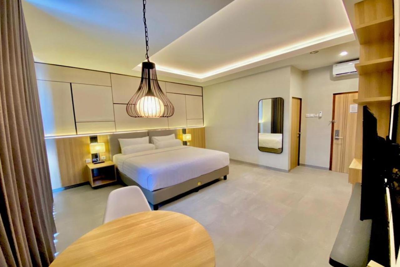 Front One King Hotel Tuban Tuban  Extérieur photo